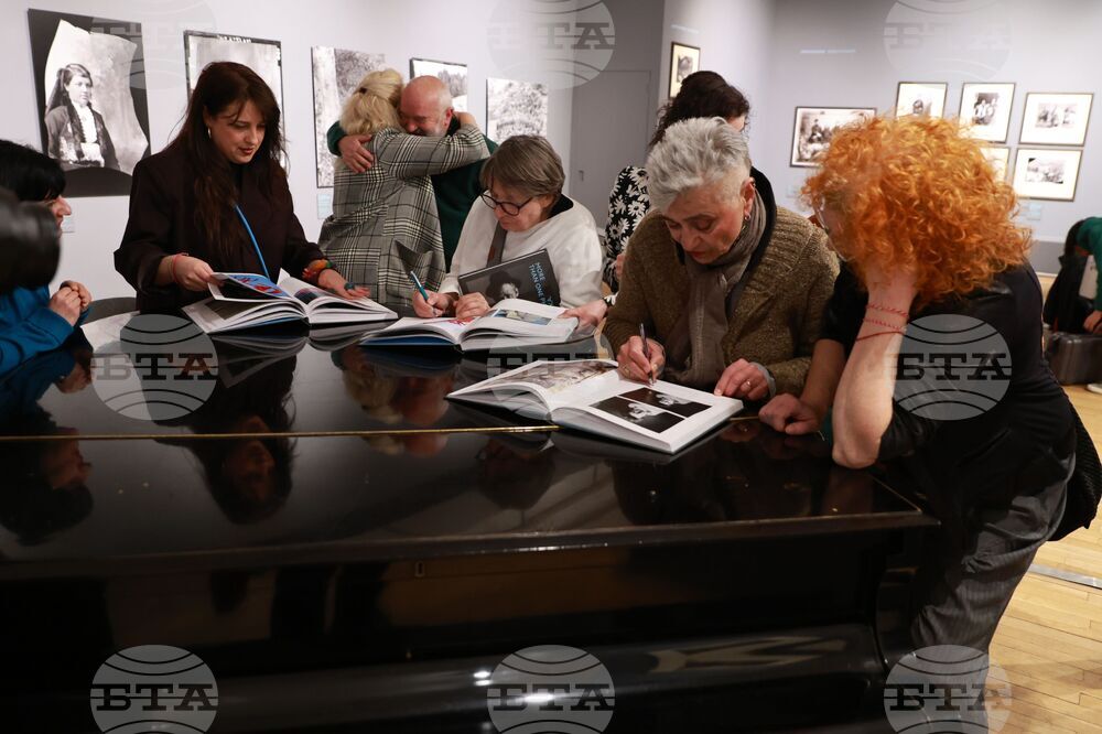 Софийска градска художествена галерия - Книжно издание „Повече от една снимка. История на българската фотография ХХ век“