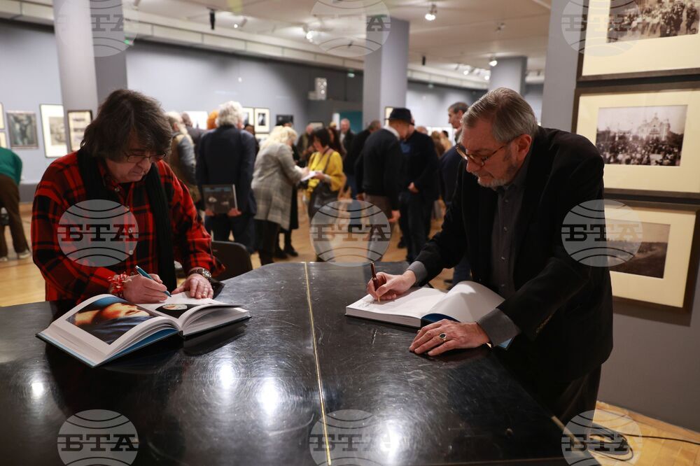Софийска градска художествена галерия - Книжно издание „Повече от една снимка. История на българската фотография ХХ век“
