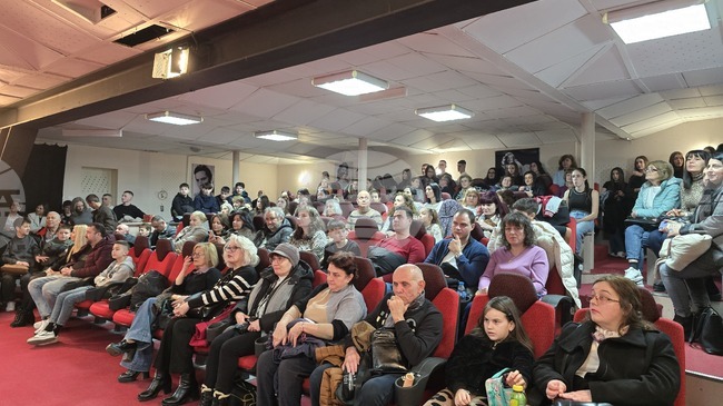 Благотворителен спектакъл събра 1137 евро за дете с онкологично заболяване от Свищов