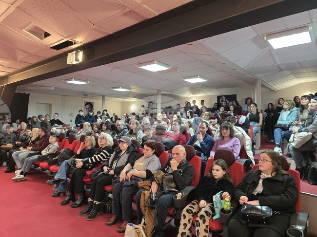 Благотворителен спектакъл събра 1137 евро за дете с онкологично заболяване от Свищов