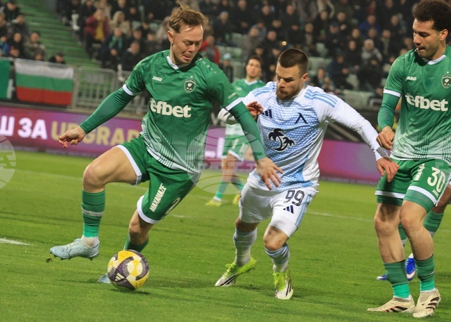 Лудогорец съхрани шансове за титлата след минимален успех срещу Левски