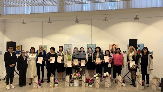 В Самоков наградиха 11 жени за принос в обществения живот по случай 8 март