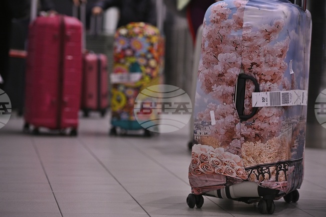 Очаква се 326 българи да се приберат от Дубай с организиран от държавата извънреден полет