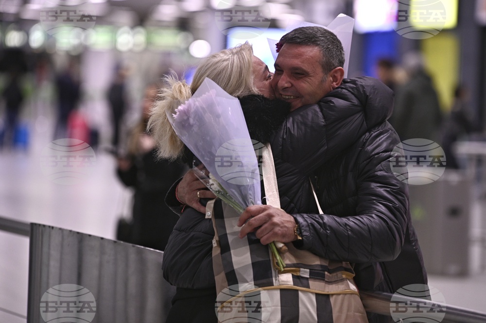 Foreign Ministry Task Force Focuses on Evacuating Bulgarians from Kuwait, Qatar, Bahrain