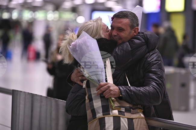 София - българи - комбиниран полет от Оман и Дубай