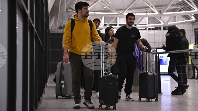 Multiple Emergency Flights Bring Bulgarians Back from Middle East Countries