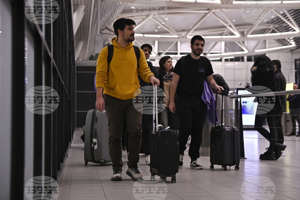 Multiple Emergency Flights Bring Bulgarians Back from Middle East Countries