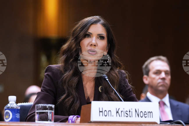 Тръмп уволни министърката на вътрешната сигурност Кристи Ноум
