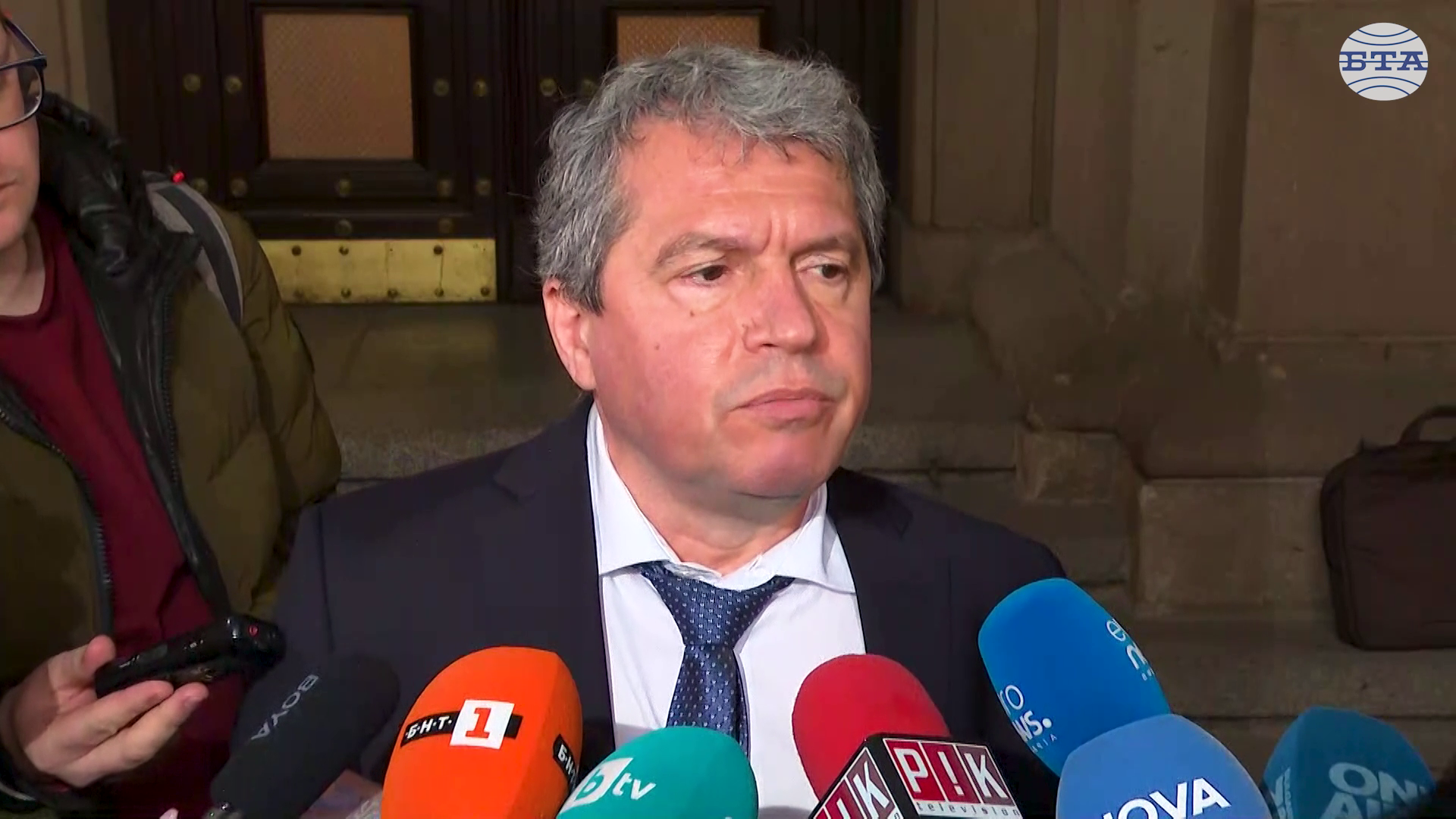 Служебният кабинет не е честен към българските граждани и към парламента, каза Тошко Йорданов след заседанието на Съвета по сигурността