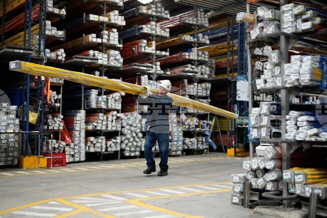 САЩ подготвят нова система от мита за метали и фармацевтични продукти, пише Блумбърг