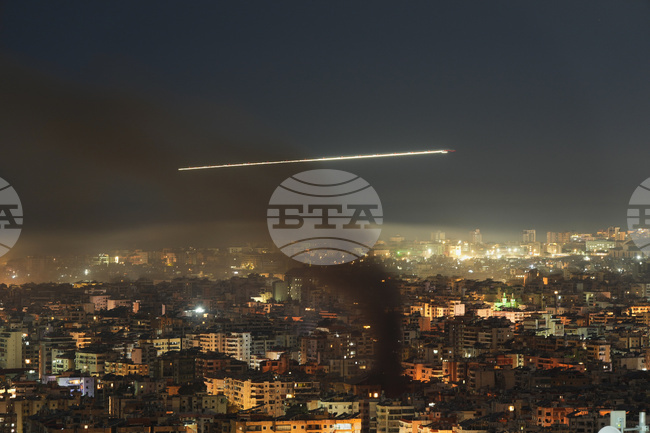 Войната в Близкия изток продължава да е водеща тема за американски и британски издания