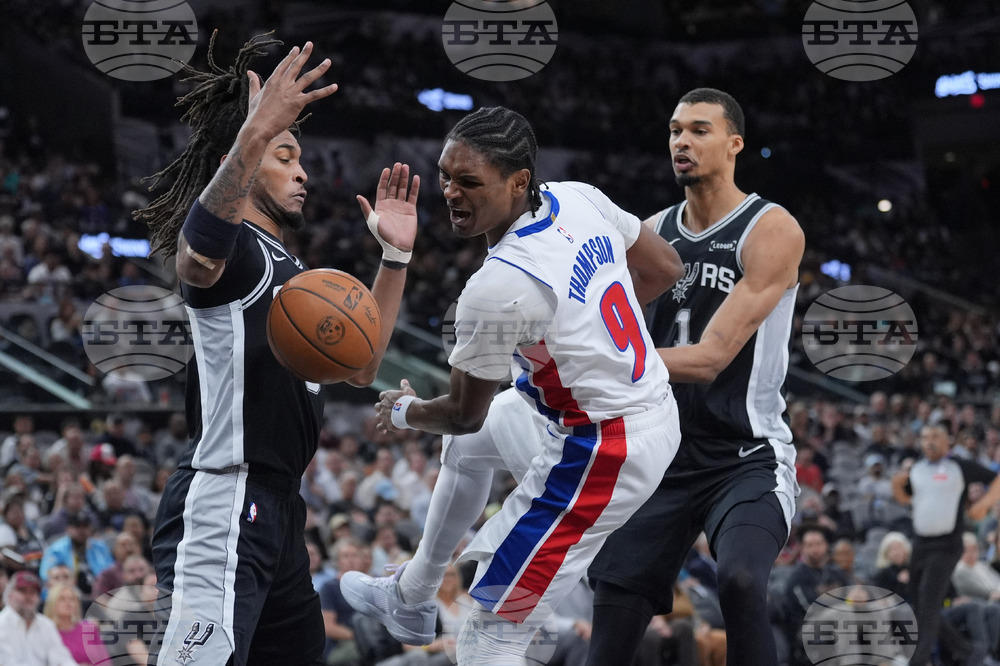 Pistons Spurs Basketball