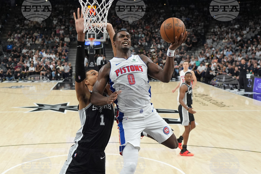 Pistons Spurs Basketball