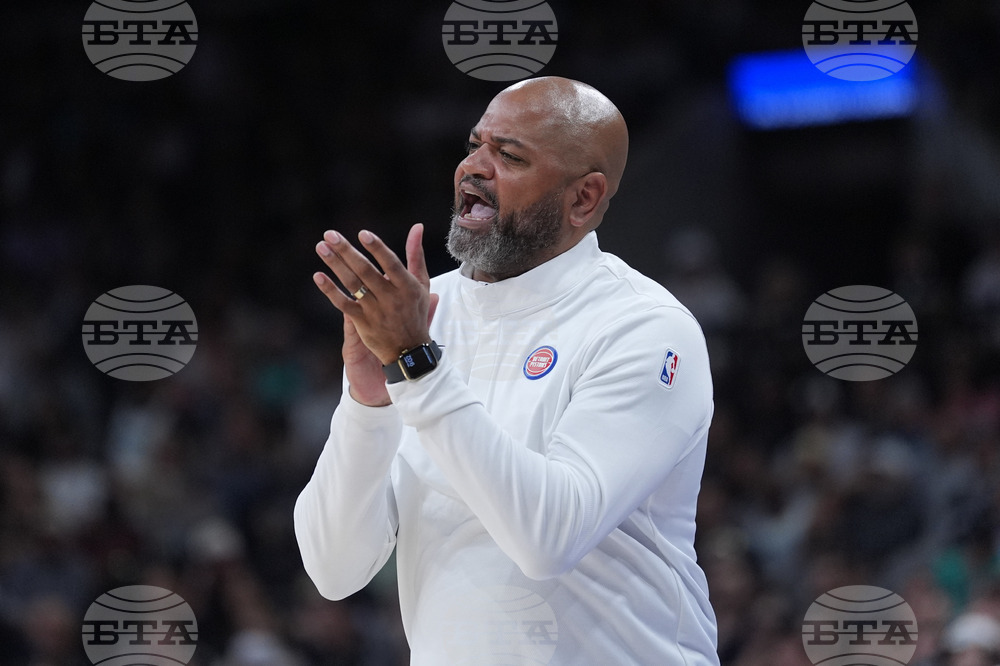 Pistons Spurs Basketball