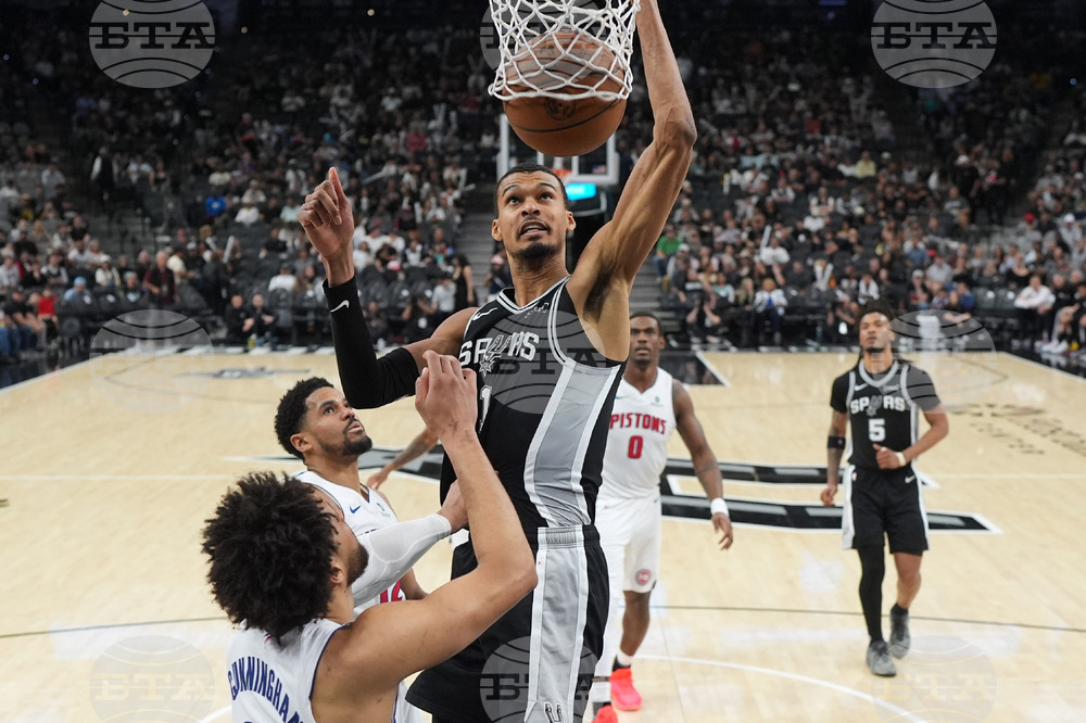 Pistons Spurs Basketball