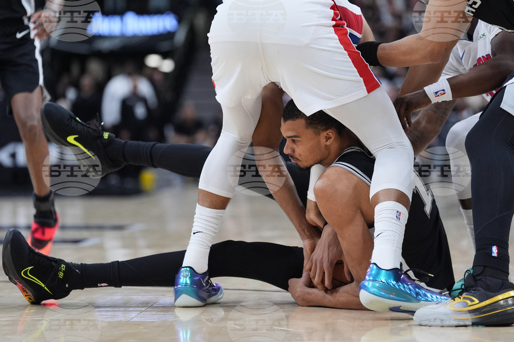 Pistons Spurs Basketball