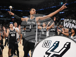 Pistons Spurs Basketball