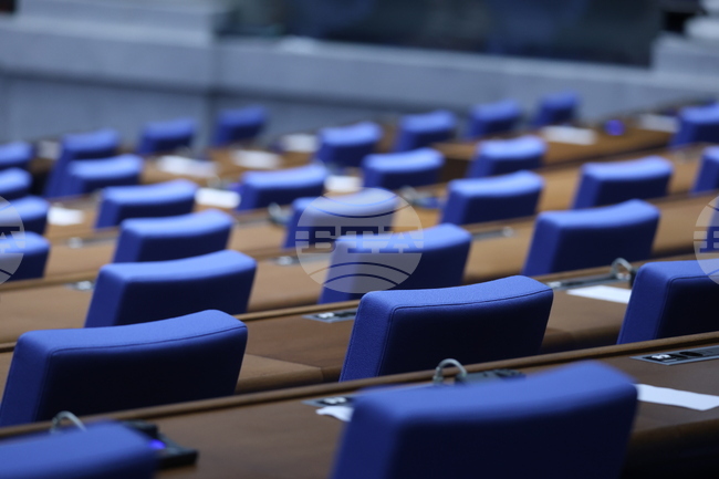 Очаква се депутатите да обсъдят промените в т.нар. удължителен закон за бюджета