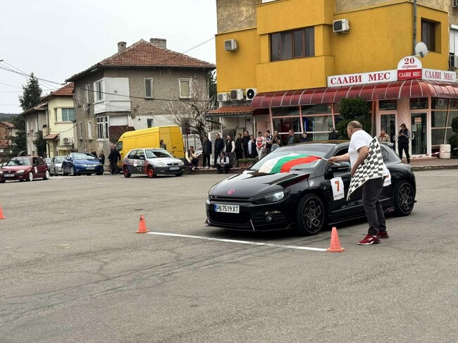 Умения в управлението на автомобил и тази година ще покажат участниците в традиционното състезание с приложен характер, посветено на Осми март