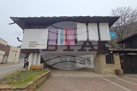 Ловеч - Надя Петрова - изложба