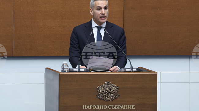 Служебното правителство продължава разплащанията към общините по инвестиционната програма, каза служебният премиер Андрей Гюров в парламента