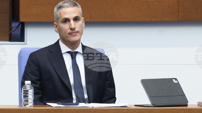 Министър Ангелина Бонева е поискала сама да бъде освободена от поста си по здравословни причини, каза служебният премиер Андрей Гюров