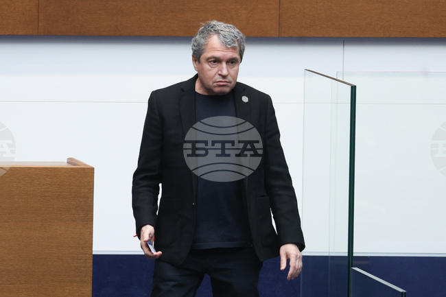 Единствената ни защита е НАТО, каза Тошко Йорданов и коментира дали ядрен чадър няма да ни направи потенциална цел