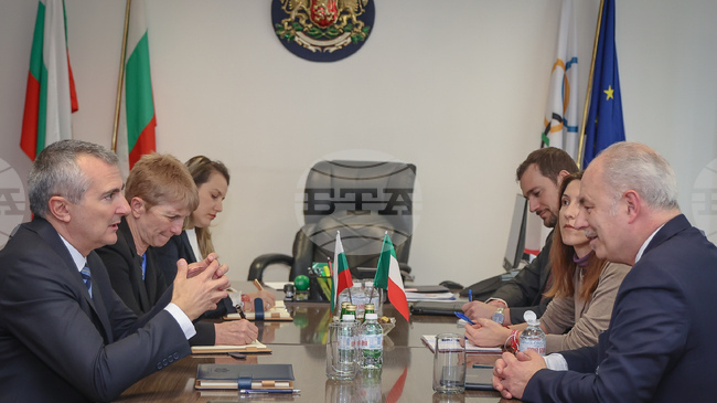 Министър Димитър Илиев объсъди с посланика на Италия Н. Пр. Марчело Апичела инициативи, свързани със старта на престижното колоездачно състезание Giro d’Italia в България