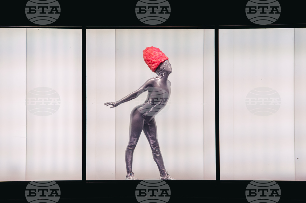 „Камион-фантом“ доставя танц за всички – спектакълът Future cargo гостува в Габрово на 17 и 18 март