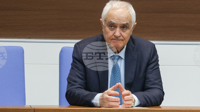 Министрите на отбраната на България и Турция са обсъдили по телефона двустранни и регионални въпроси на сигурността, съобщи турското министерство на отбраната