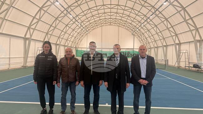 Министърът на младежта и спорта Димитър Илиев откри нов закрит тенис корт в Радомир 