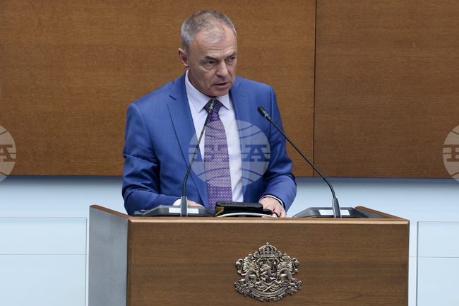 Искания за предоставяне на 591 училищни автобуса са постъпили в МОН, каза служебният министър на образованието и науката Сергей Игнатов 