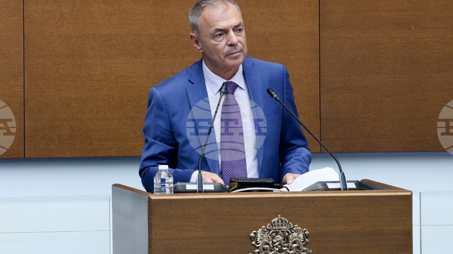 Всяко училище поддържа регистър за документиране на установени или докладвани случаи на тормоз, каза служебният образователен министър Сергей Игнатов