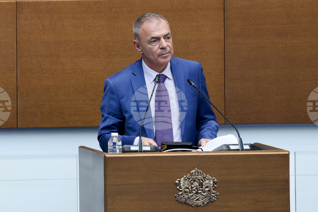 Всяко училище поддържа регистър за документиране на установени или докладвани случаи на тормоз, каза служебният образователен министър Сергей Игнатов