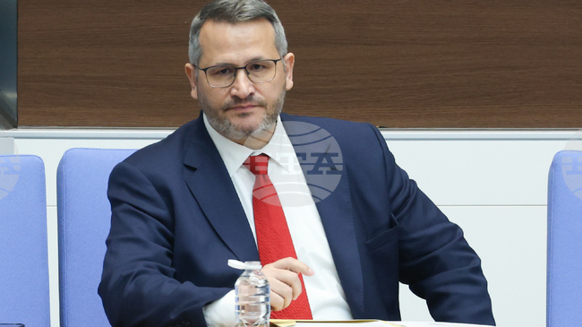 Установено е извършване на незаконна сеч и незаконно застрояване в землището на район Приморски във Варна, каза министър Христанов