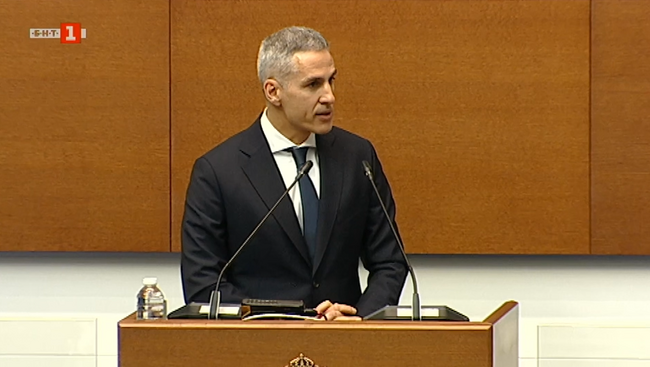 Служебното правителство продължава разплащанията към общините по инвестиционната програма, каза служебният премиер Андрей Гюров в парламента