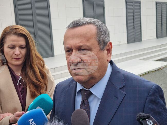 Няма да допуснем помощите за уязвими хора да се използват за влияние преди изборите, каза служебният социален министър