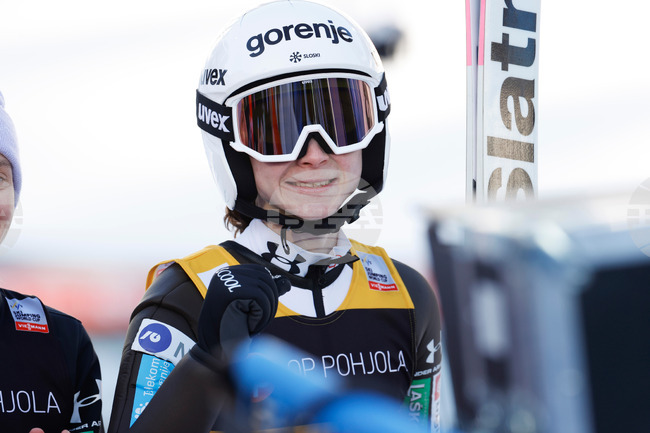 Словенката Ника Превц постави нов световен рекорд в женския ски скок