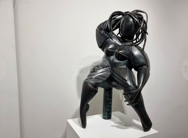 Художникът Матео Морнар гостува за първи път в България със скулптурна изложба в галерия „33“ във Варна