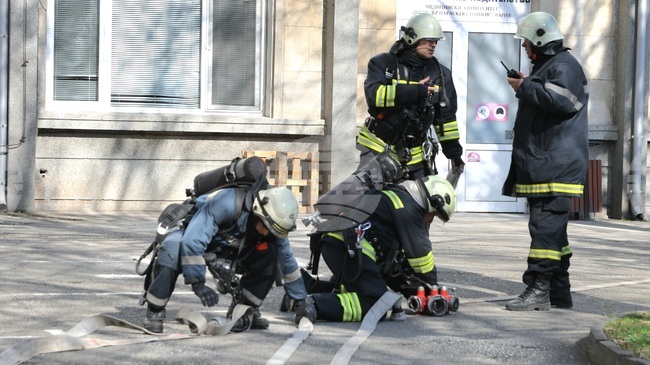 Двама души са пострадали при пожари през изминалото денонощие у нас