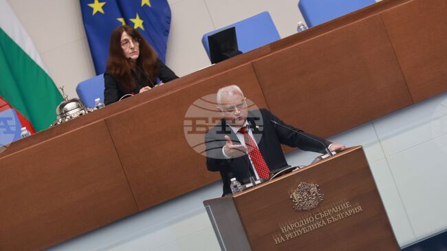 За да не допуснем повторно касиране на избори, трябва да сме сигурни в хората, с които работим на терен, каза служебният министър Емил Дечев