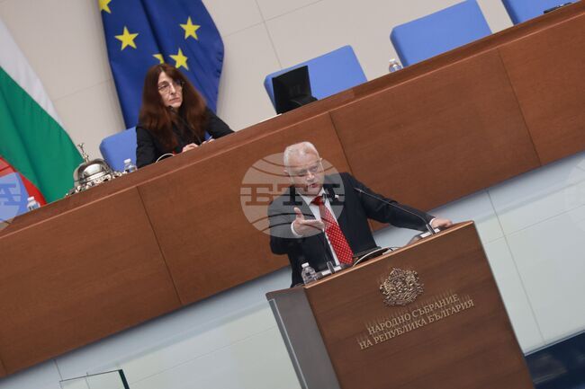 За да не допуснем повторно касиране на избори, трябва да сме сигурни в хората, с които работим на терен, каза служебният министър Емил Дечев