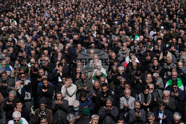 Иранските хардлайнери искат бързо назначаване на нов върховен лидер 