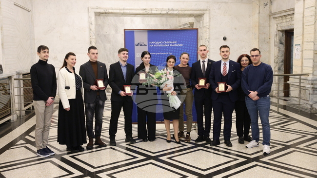 Награди по случай Трети март получиха представители на "Младежки гвардейски отряди" от председателя на Комисията за прякото участие на гражданите 