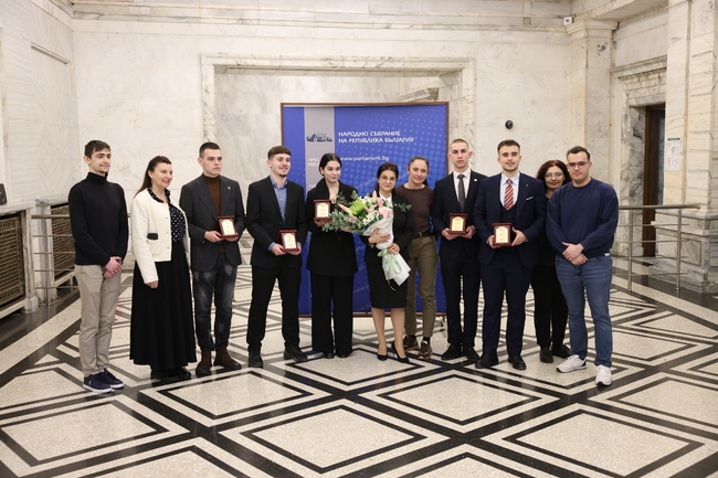 Награди по случай Трети март получиха представители на "Младежки гвардейски отряди" от председателя на Комисията за прякото участие на гражданите 