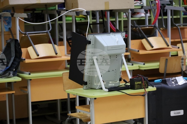 Пет машини за гласуване в област Бургас са спрени заради технически неизправности