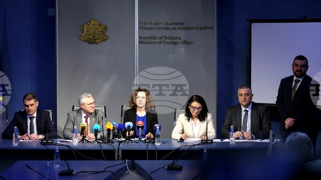 Полетът, който се очаква да събере поредната група български граждани, пътува за Дубай, каза Ирена Димитрова от Ситуационния център на МВнР