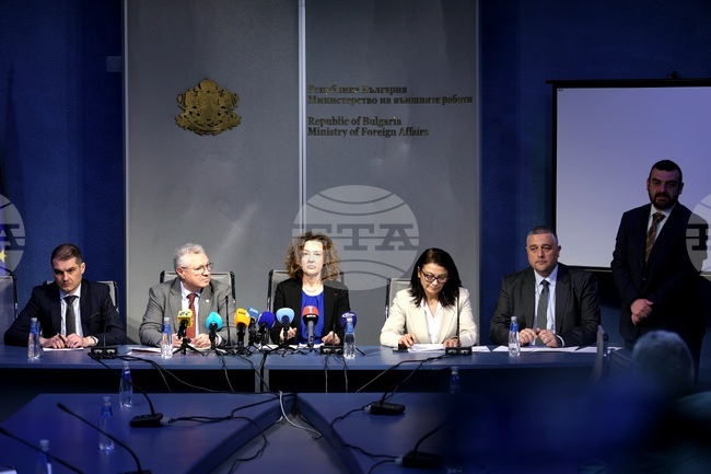 Търсим съдействие на всички авиационни оператори, които могат да реализират полети за Близкия изток, заяви зам.-министър Шаламанов 