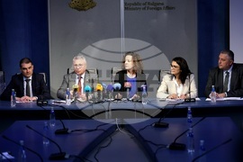 Министерство на външните работи - брифинг на Кризисния щаб