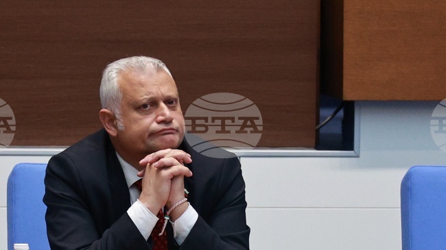 От МВР не са предприемали действия за сваляне на сатиричната фейсбук страница „Копейкин”, съобщи служебният министър Емил Дечев